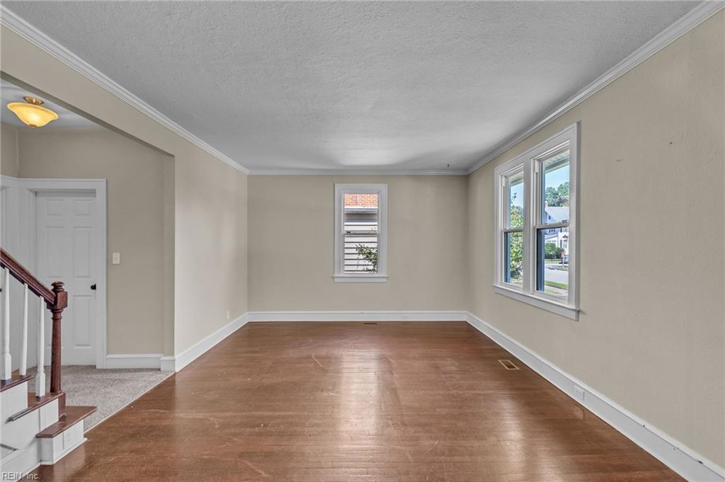 123 Pochin Pl Property Photo 6
