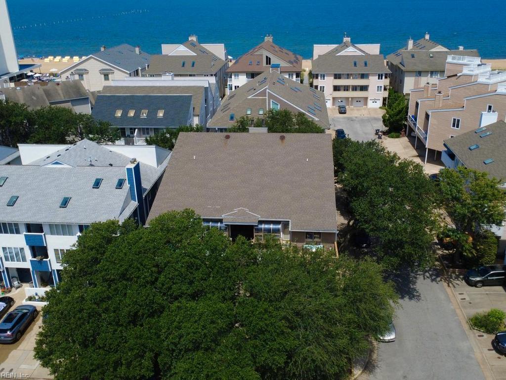 2822 Croix CT