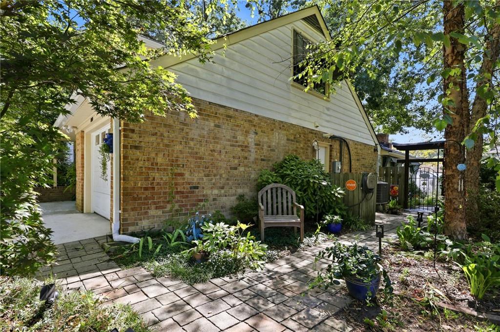 1050 Windjammer Dr Property Photo 8