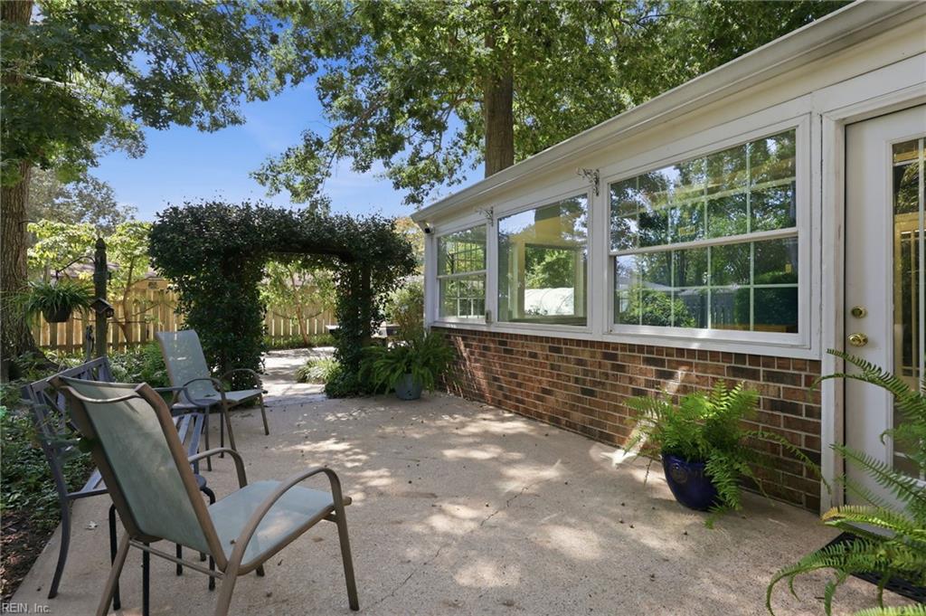 1050 Windjammer Dr Property Photo 12