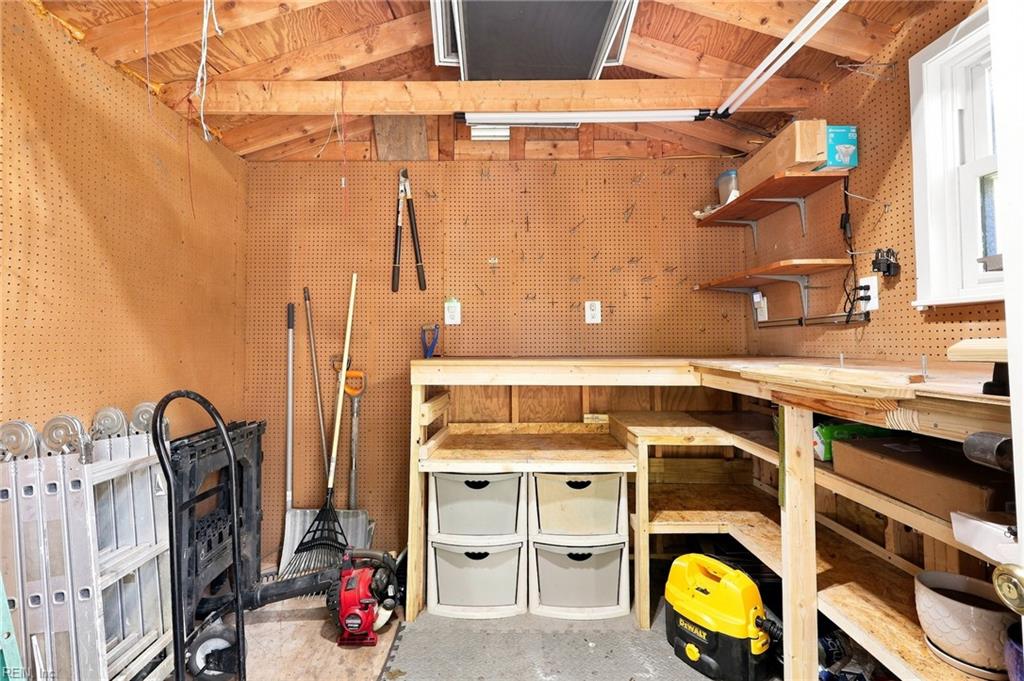 1050 Windjammer Dr Property Photo 44
