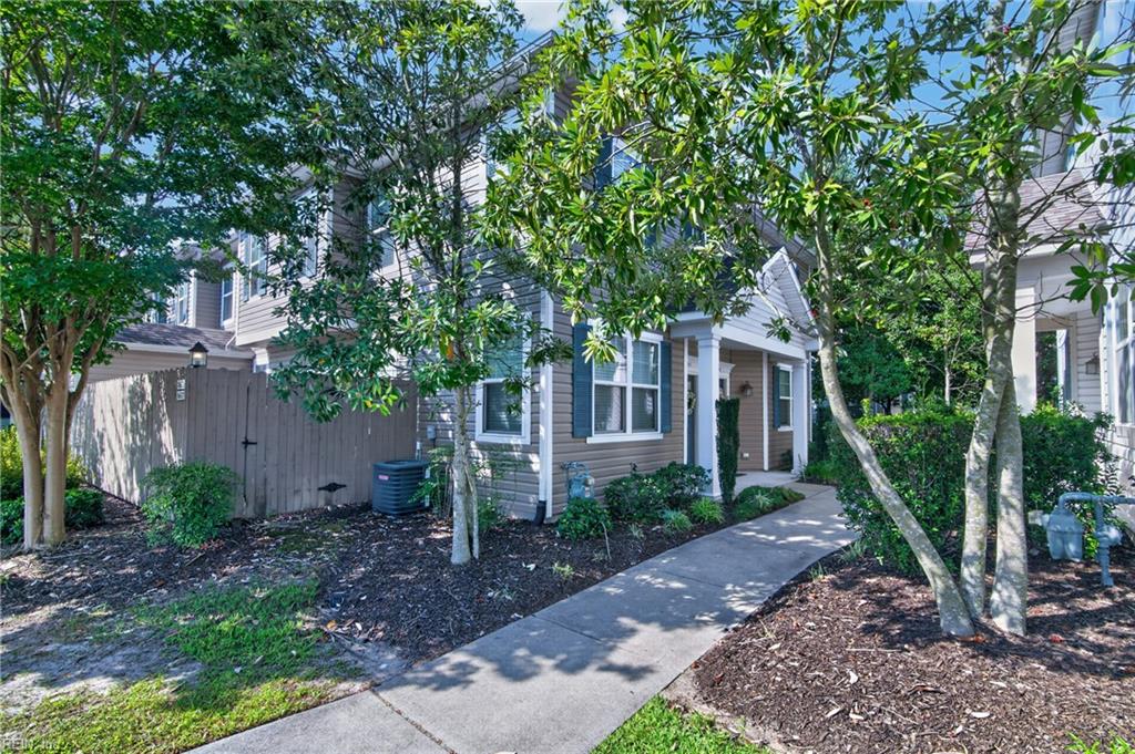1621 Brimington Ln Property Photo 2