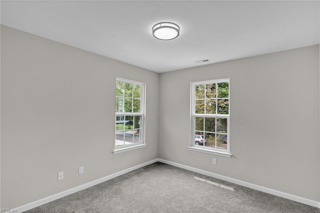 105 Franklin Ave Property Photo 23