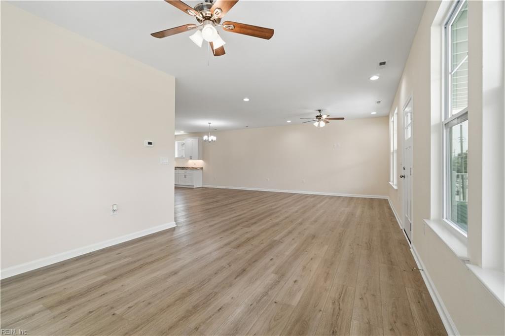 9607 12th Bay St Property Photo 15
