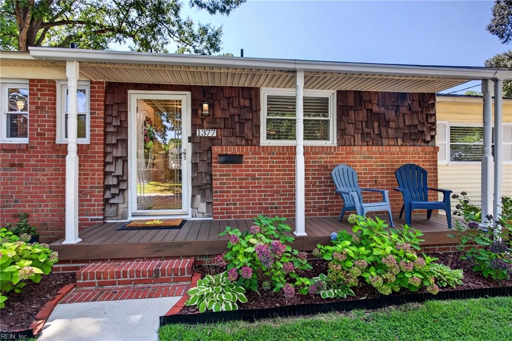 1377 Bailey St Property Photo 4