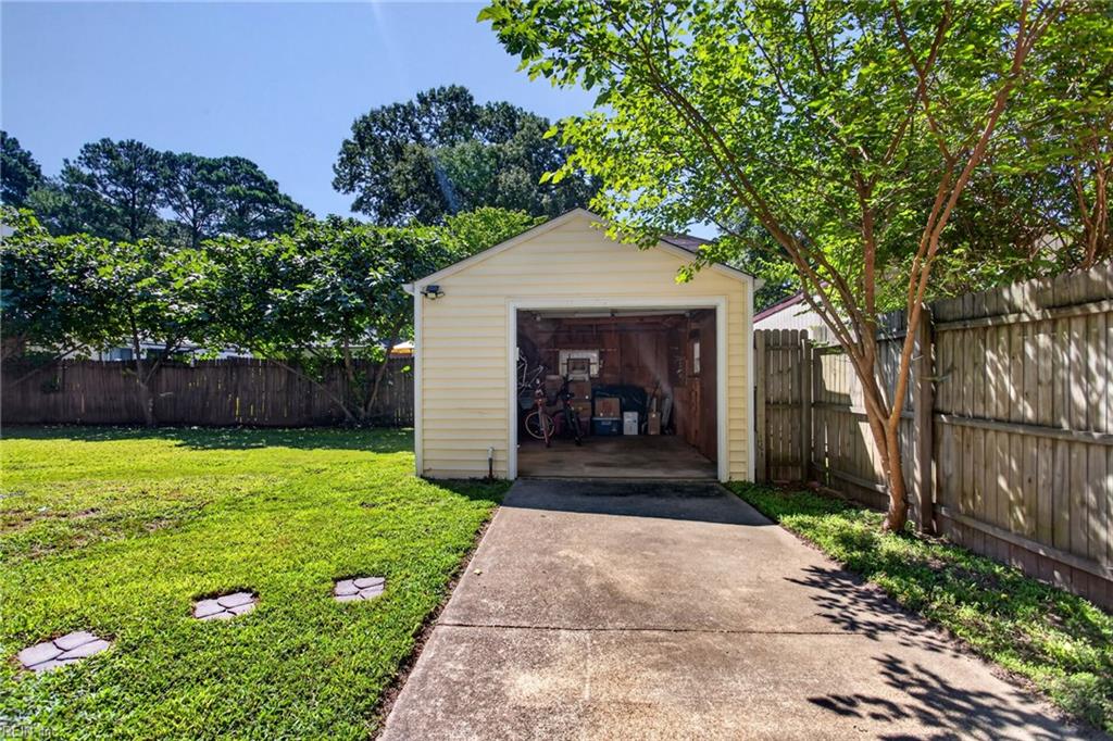 1377 Bailey St Property Photo 32