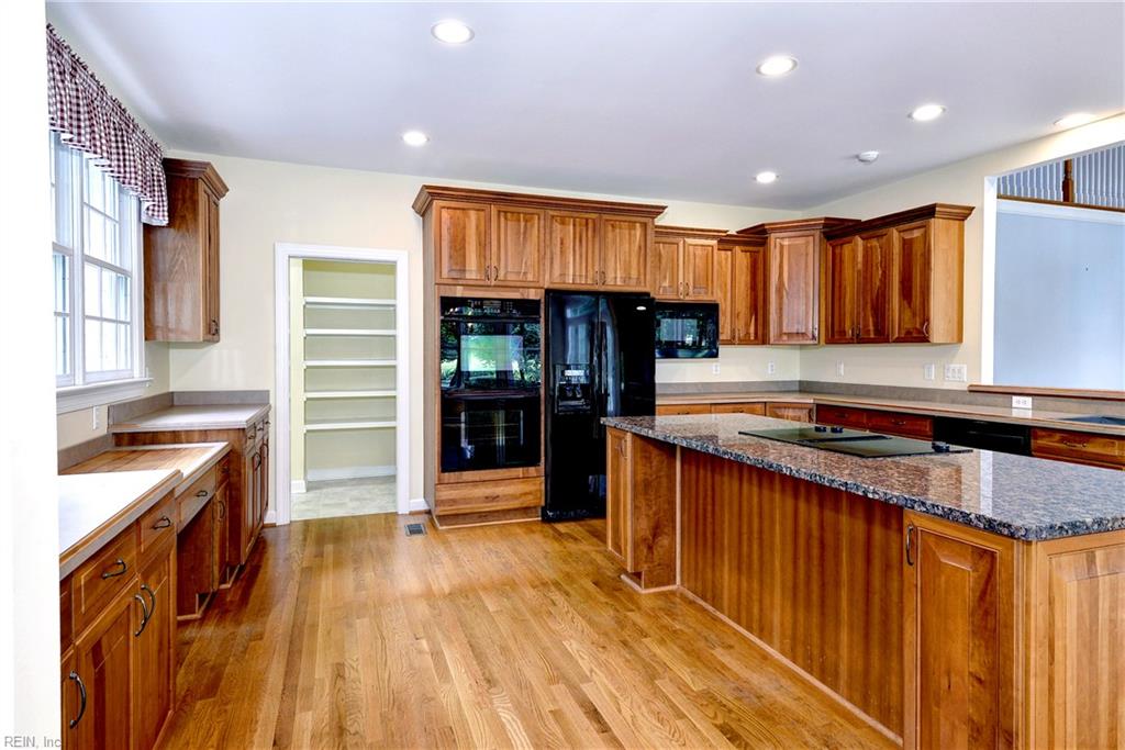 117 Hollinwell Property Photo 13