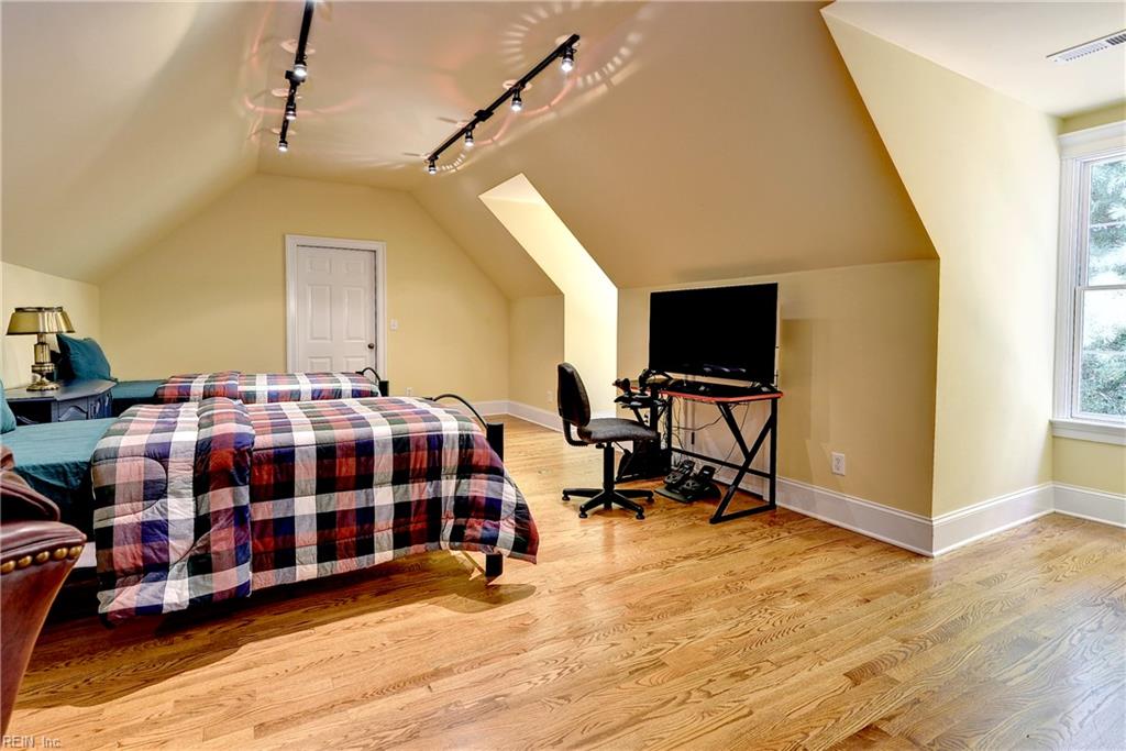 140 Eastbury Property Photo 32