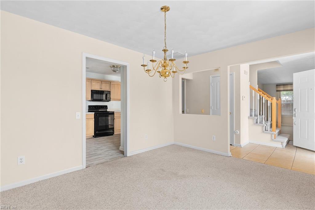 5565 Port Royal Dr Property Photo 6