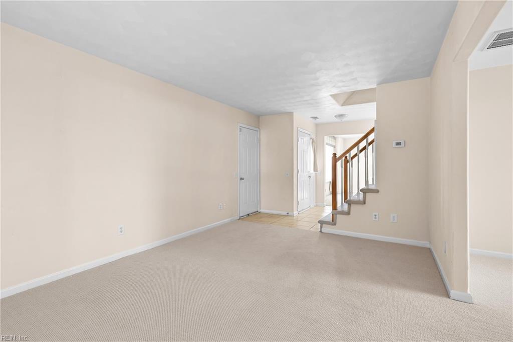 5565 Port Royal Dr Property Photo 13