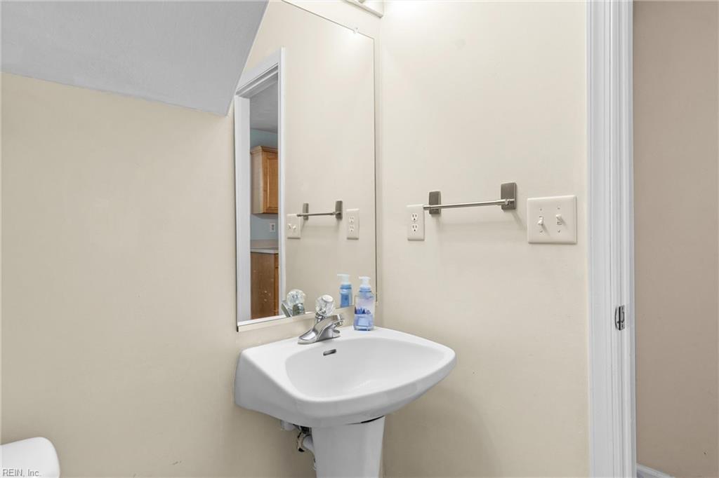 5565 Port Royal Dr Property Photo 14