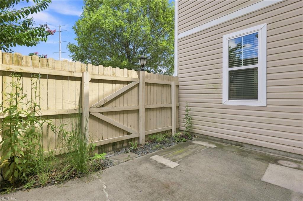 1519 Rollesby Way Property Photo 33