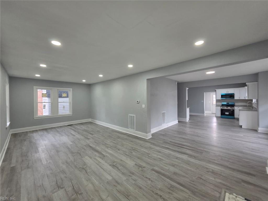 4523 Columbia St Property Photo 6