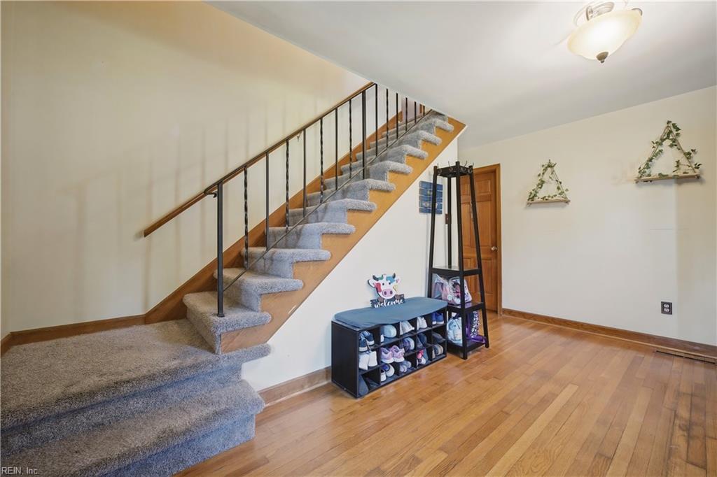 512 Timberneck Ct Property Photo 8