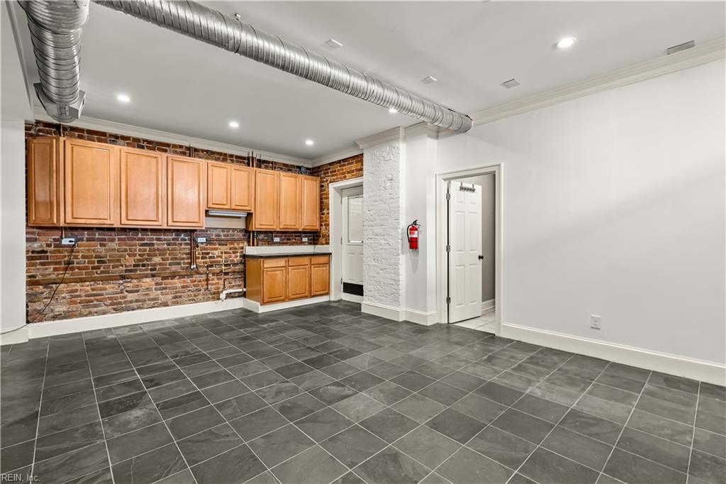 400 Court St Property Photo 8