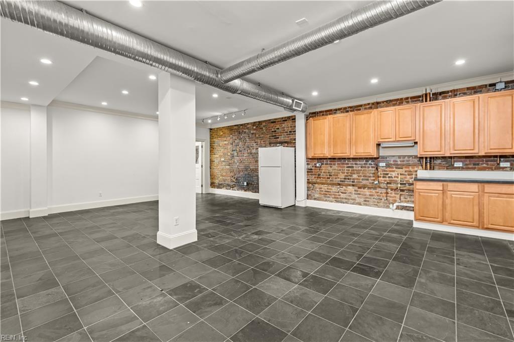 400 Court St Property Photo 9