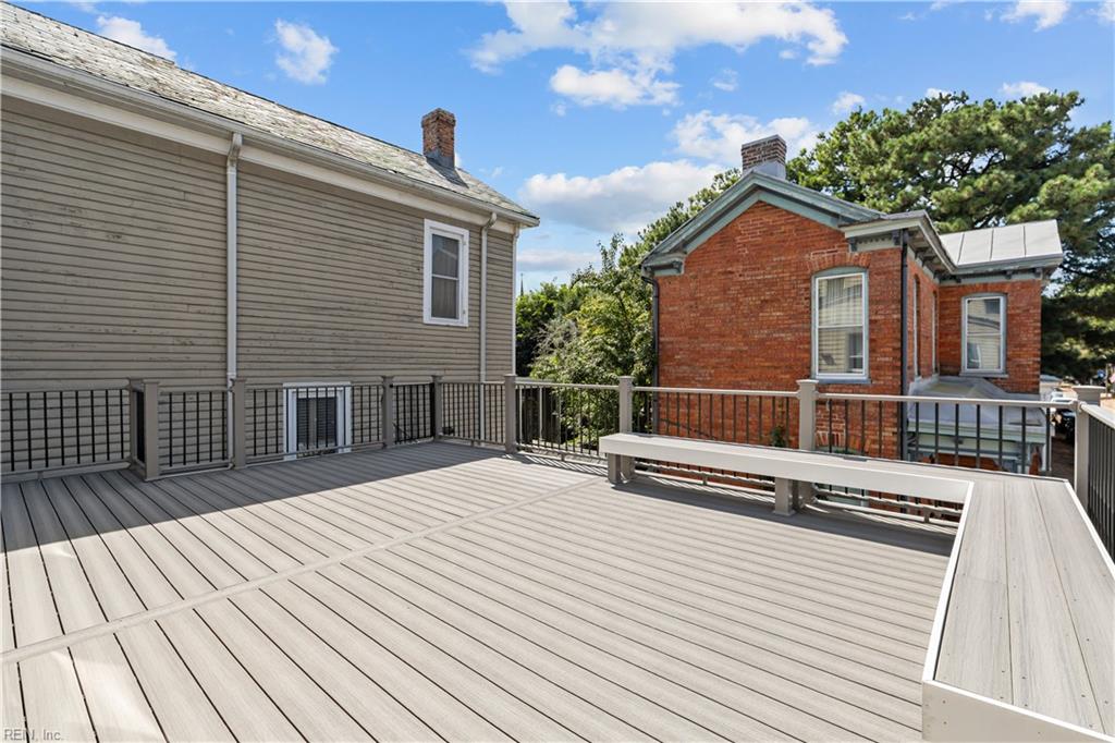 400 Court St Property Photo 24