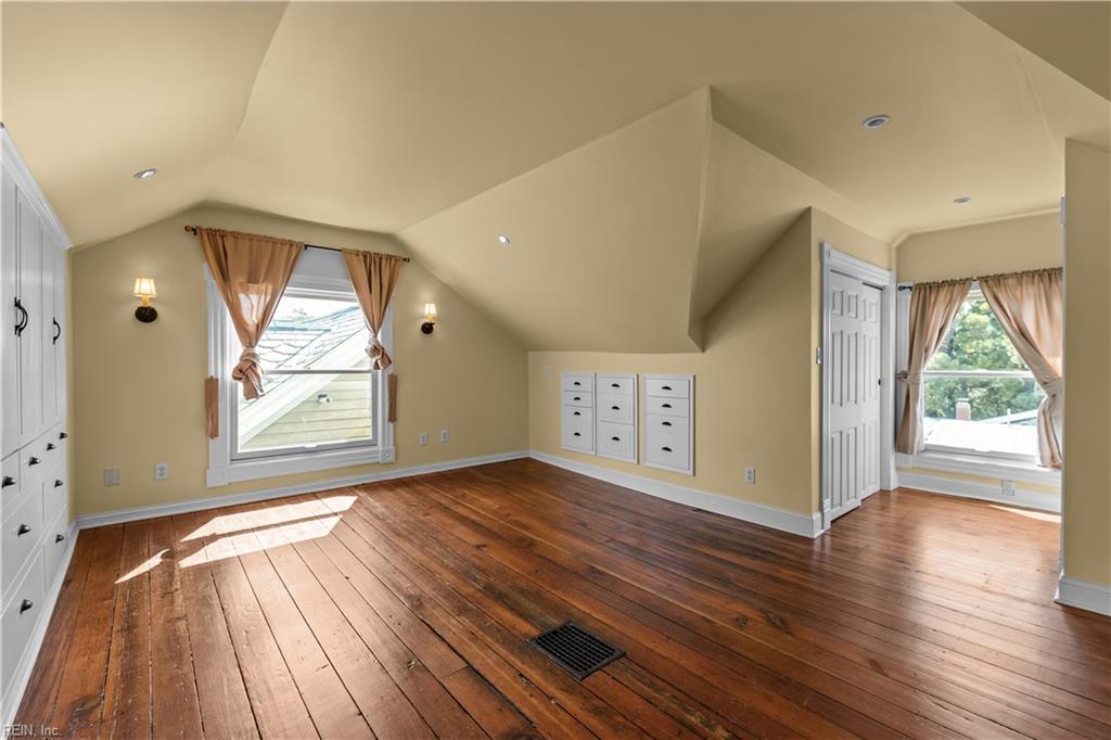 400 Court St Property Photo 31