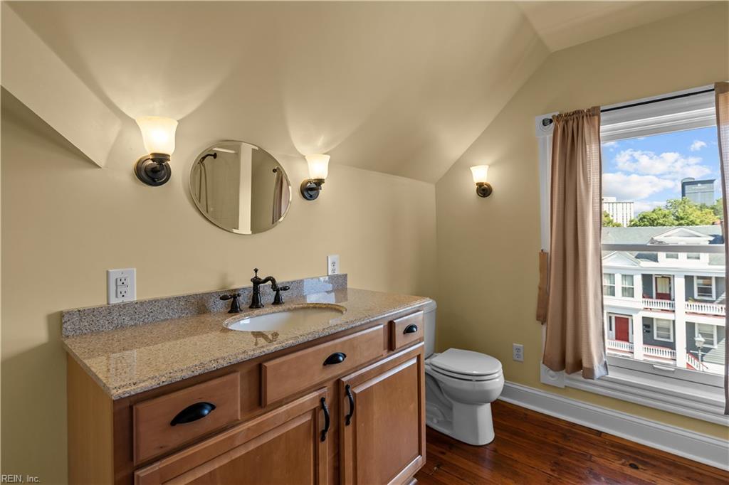 400 Court St Property Photo 32