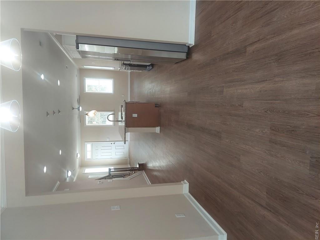 903 Lexington St Property Photo 3