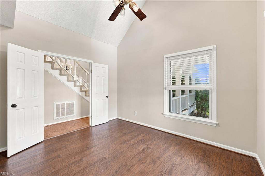 2009 Thoroughbred Dr Property Photo 21