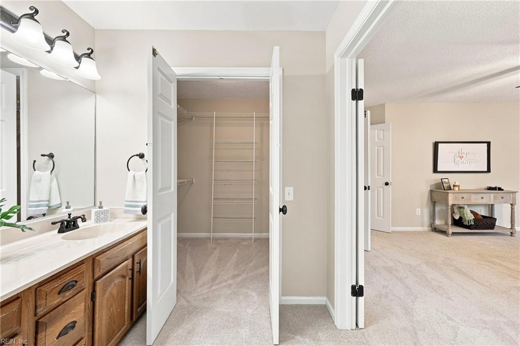 2009 Thoroughbred Dr Property Photo 37