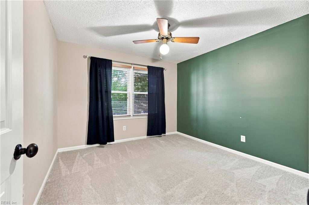 2009 Thoroughbred Dr Property Photo 38