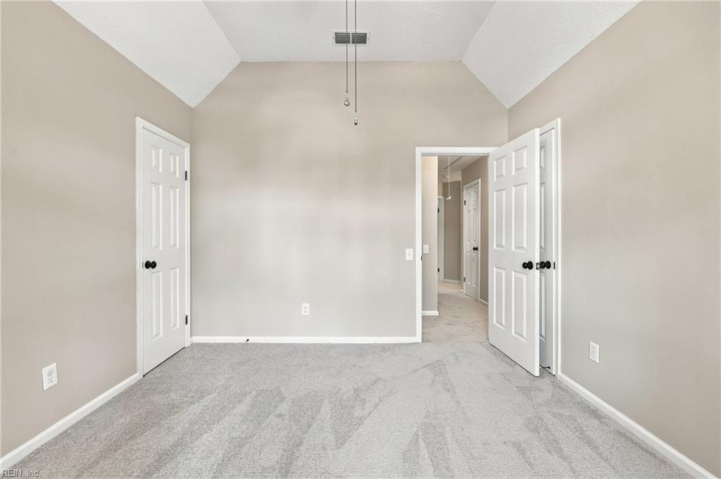 2009 Thoroughbred Dr Property Photo 39