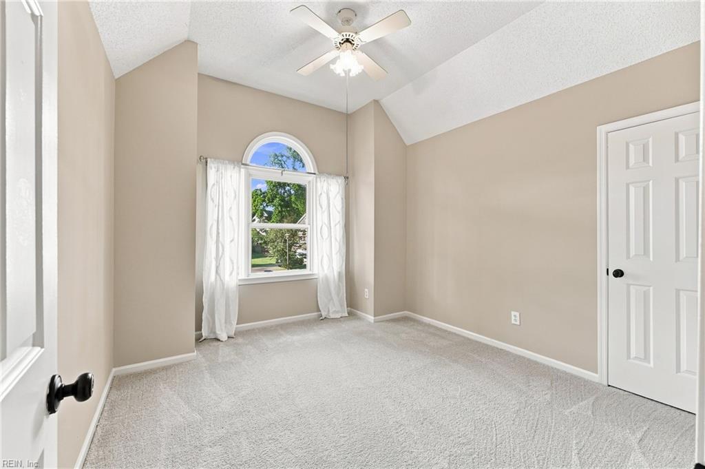2009 Thoroughbred Dr Property Photo 40
