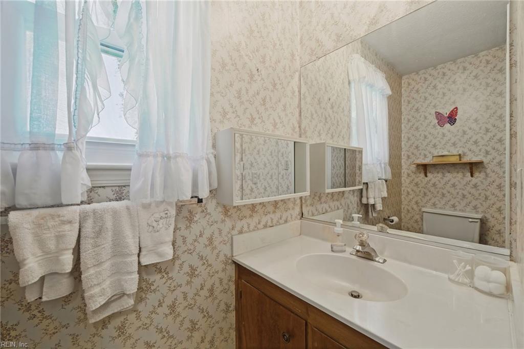 211 Woodburn Dr Property Photo 27