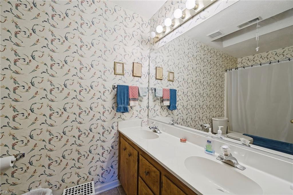 211 Woodburn Dr Property Photo 29