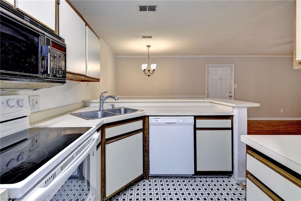 100 Windsor Ln Property Photo 7
