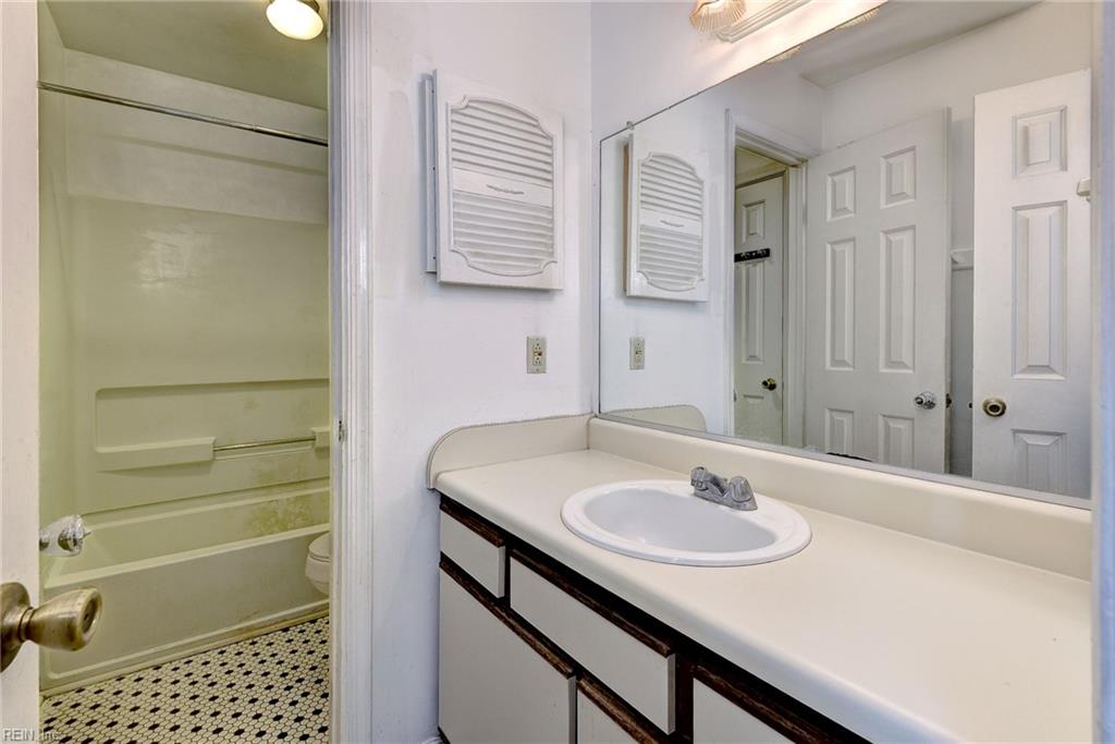 100 Windsor Ln Property Photo 13