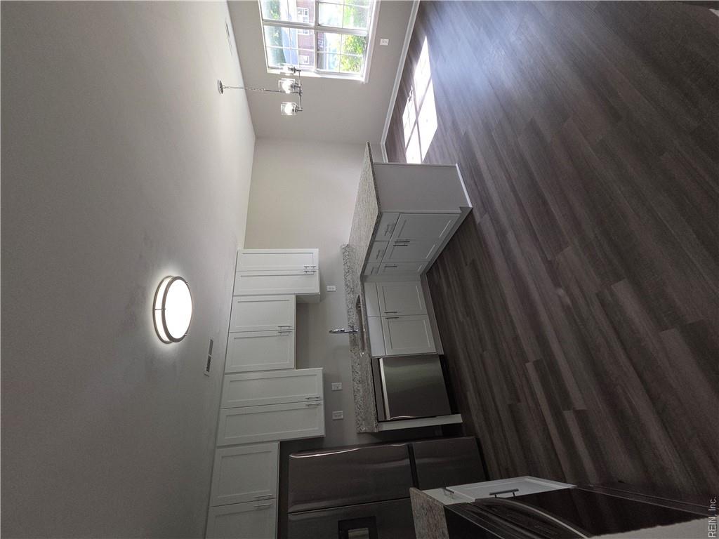 1319 Laurel Ave Property Photo 4
