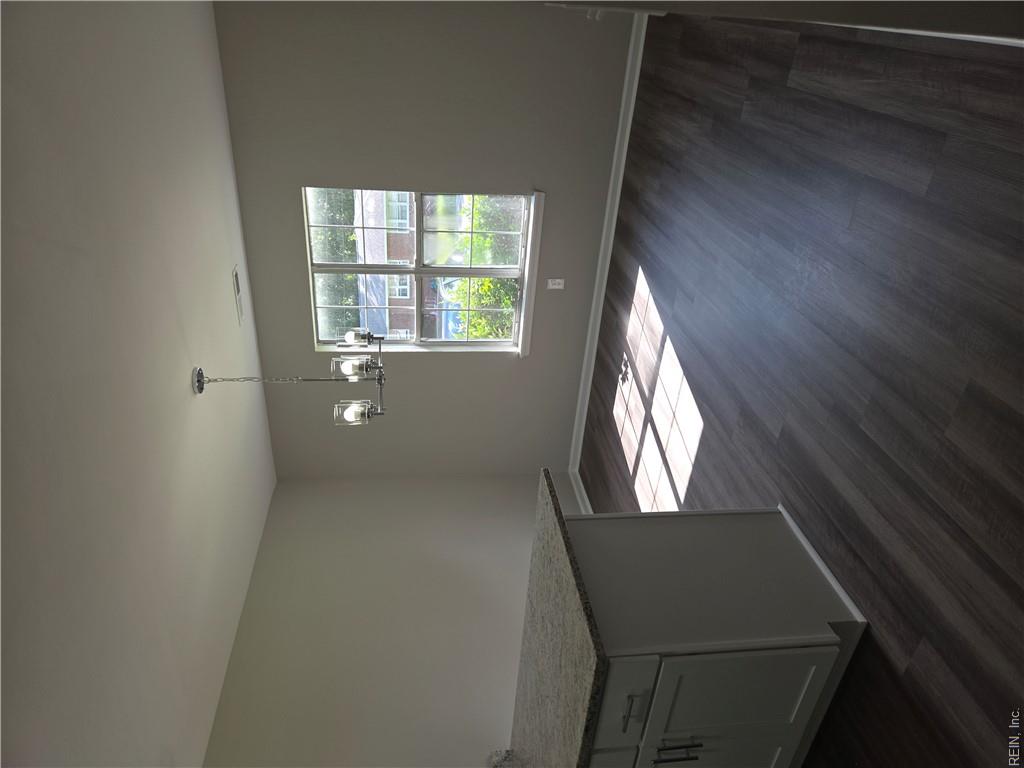 1319 Laurel Ave Property Photo 8