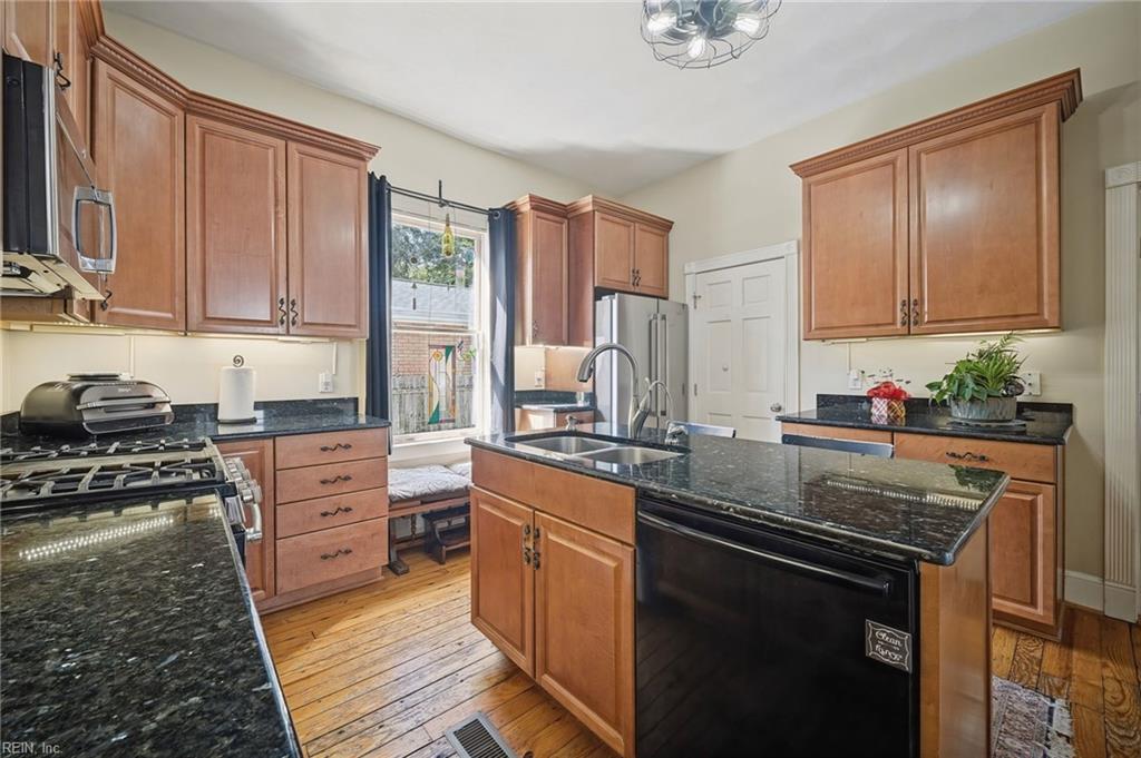 158 Broad St Property Photo 12