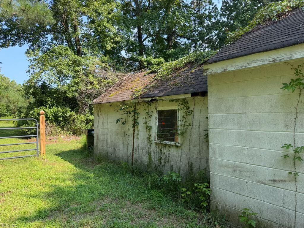 110 Hall Rd Property Photo 3