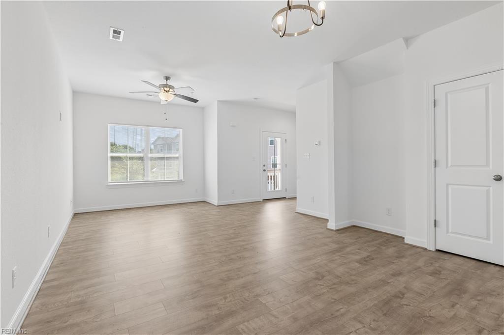 4317 Pinter Ln Property Photo 6