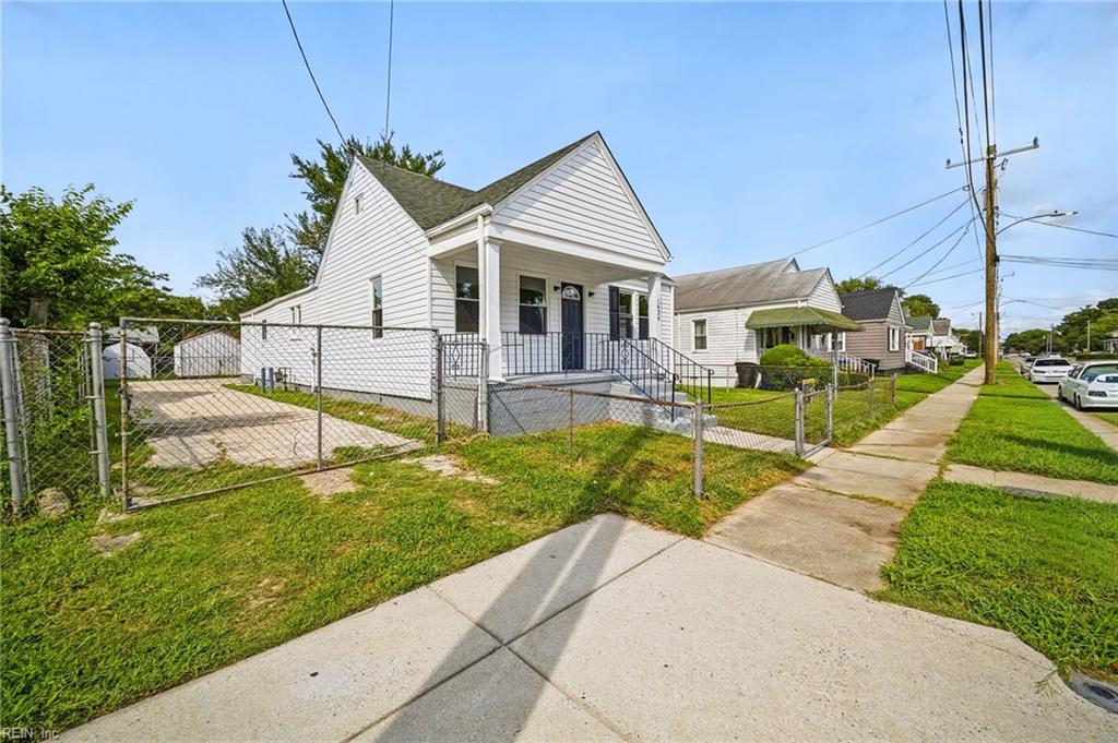 1426 Wilcox Ave Property Photo 2