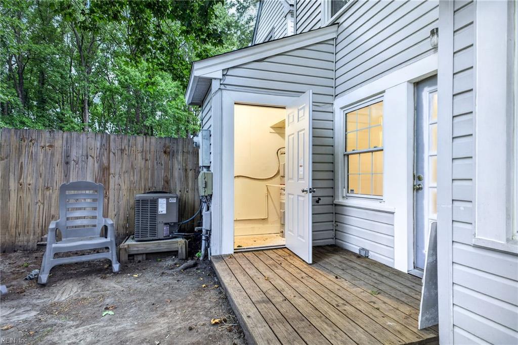 1904 Woodgate Arch Property Photo 22