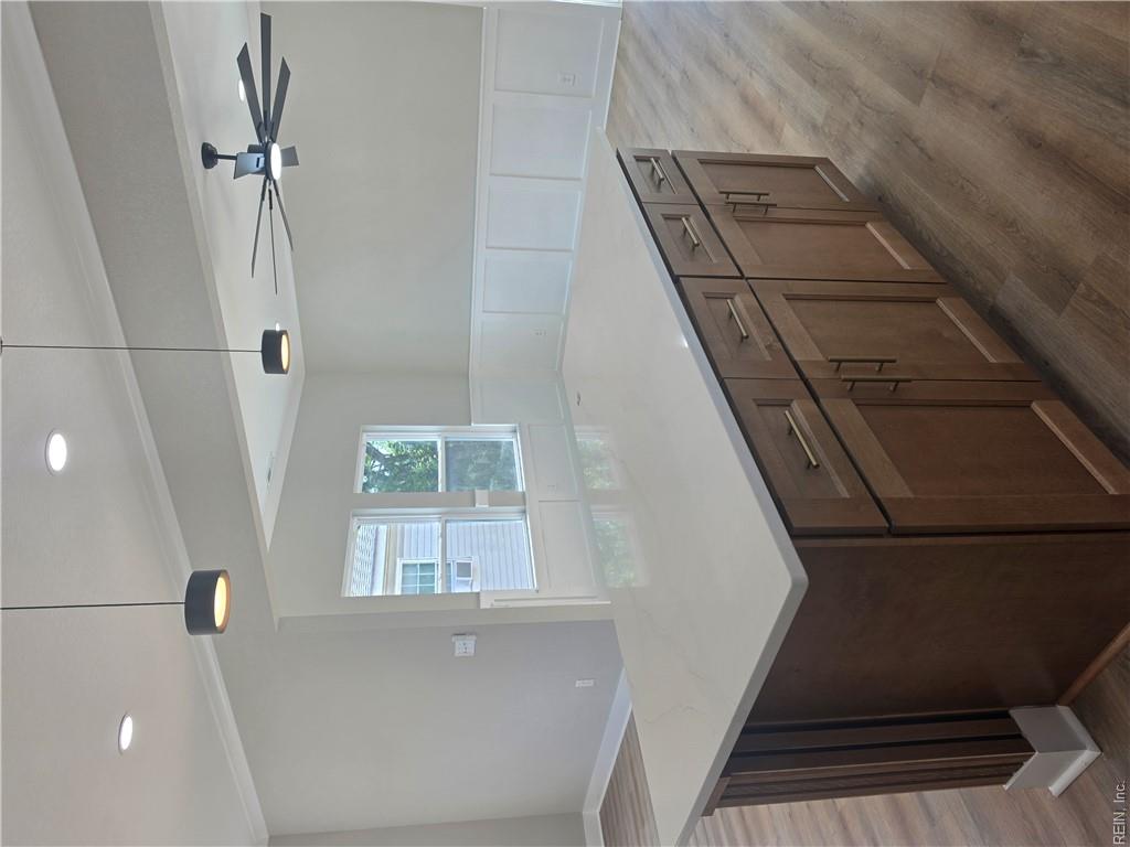 2421 Hale St Property Photo 10