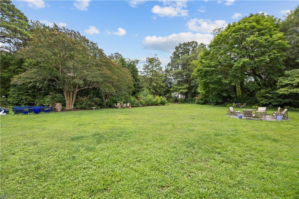 15 Holly Ln Property Photo 34