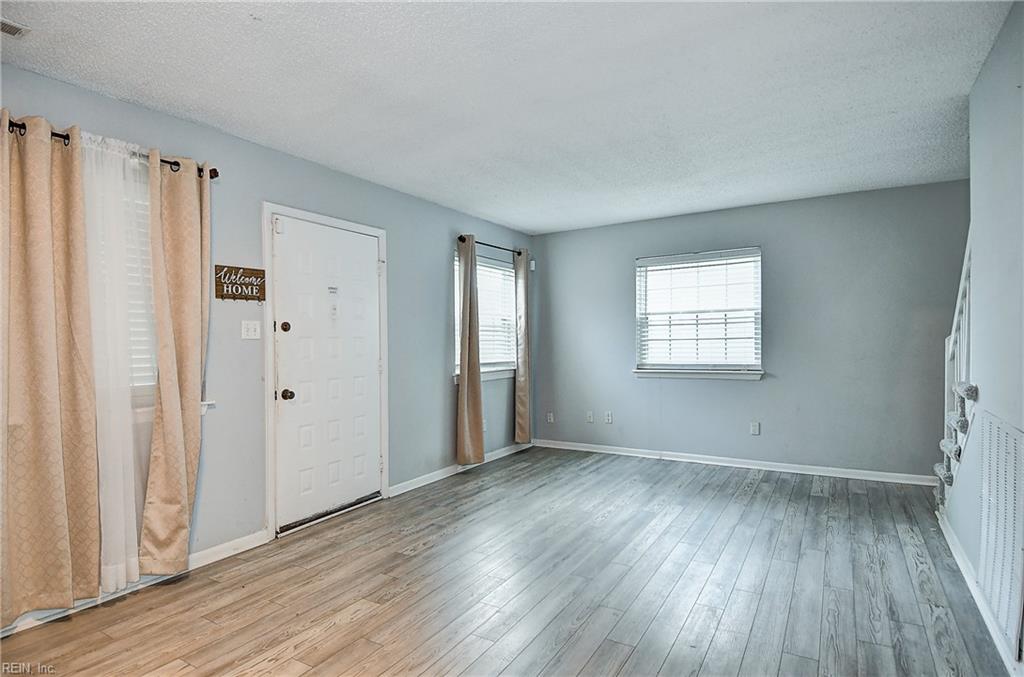 3217 Tiverton Dr Property Photo 5