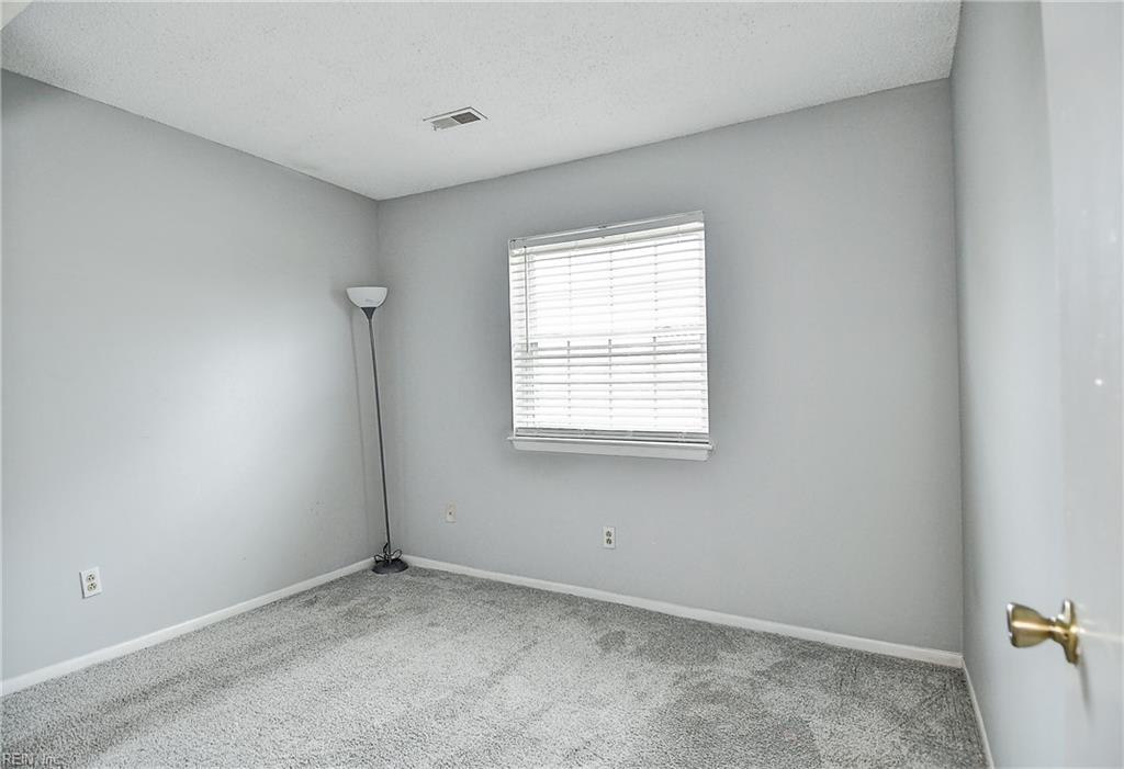 3217 Tiverton Dr Property Photo 29