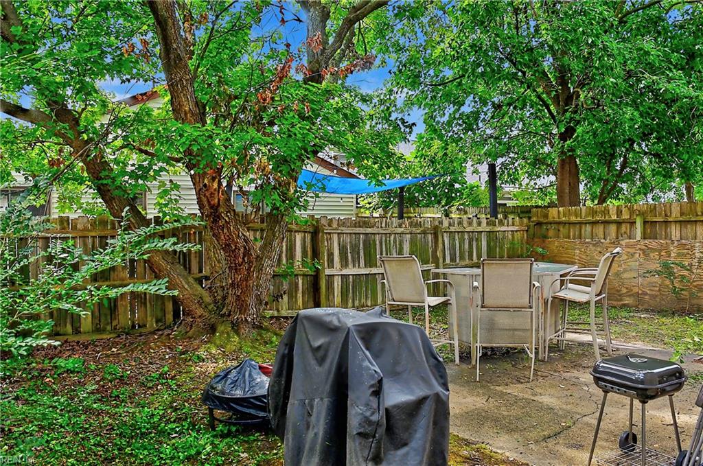 3217 Tiverton Dr Property Photo 35