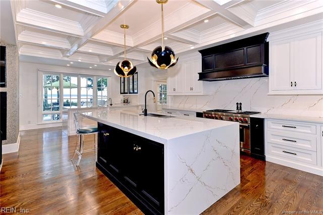1796 Cypress Isle Property Photo 4