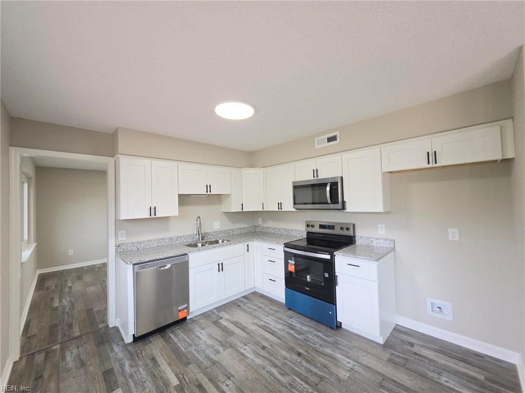 3781 Strathmoor Cir Property Photo 2
