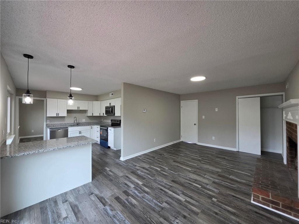 3781 Strathmoor Cir Property Photo 3