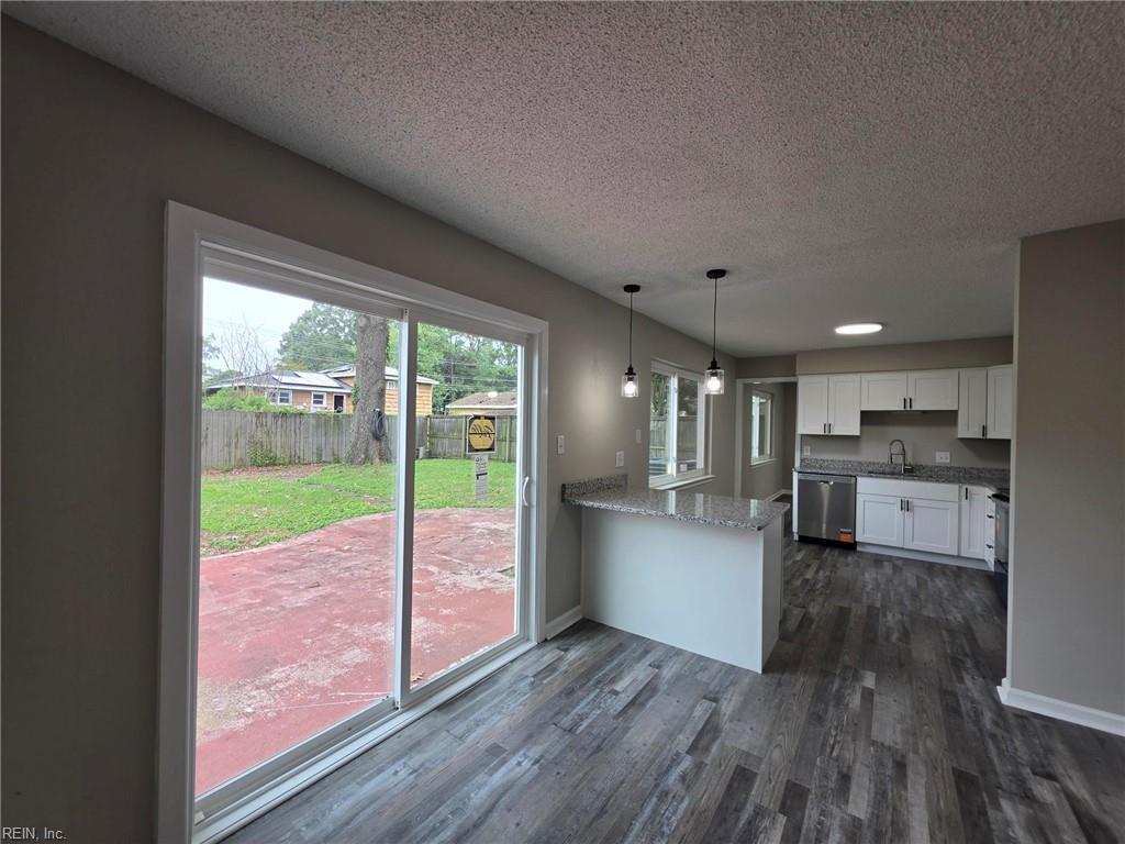 3781 Strathmoor Cir Property Photo 4