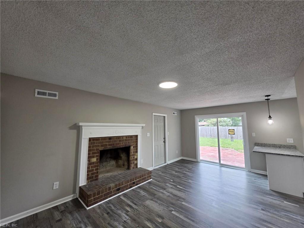 3781 Strathmoor Cir Property Photo 5